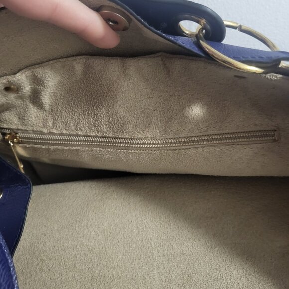 Large Deep NavySophisticated and Spacious!  Pebbled Tote - Gold Hardware - Picture 11 of 13